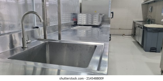 Stainless Steel Commercial Kitchen Sink With Steel Counter