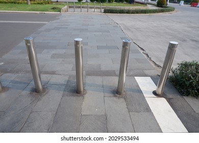 Stainless Steel Pole Prevent People For Security. Outdoor Stainless Steel Bollard Barriers 