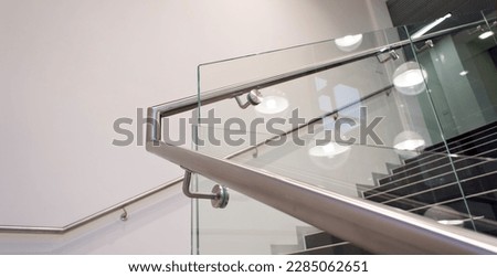 Stainless steel railing made of acid-resistant steel and laminated glass