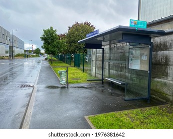 Stains, Paris Suburb, France - 19 May 2021 - Typical Bus Stop That One Can Find All Over Paris City And Suburbs. Contains A Small Overhead Shelter From Sun And Rain With Few Seats To Sit And Wait.