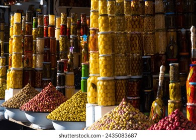 At the stalls of Marrakech market, you can find typical Moroccan food products such as aromatic spices, dried fruits, honey-based sweets, tajine and couscous, inviting visitors to taste authentic flav