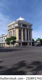 Stand Alone Building At The Street