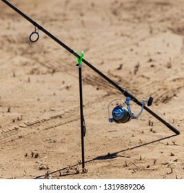 Stand for fishing rods on the beach .