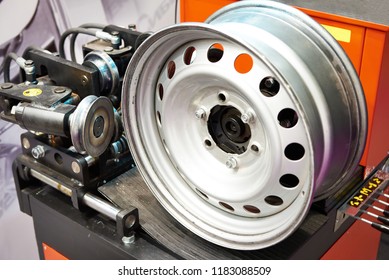 Stand For Straightening Forget Disk Wheel