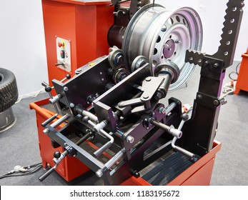 Stand For Straightening Stamped Disk Wheel