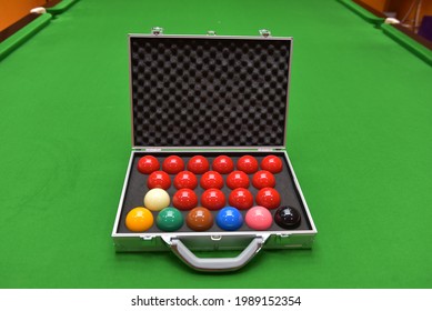 Standard Competitive Quality Snooker Balls Stock Photo 1989152354 ...