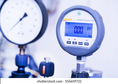 Standard digital manometer