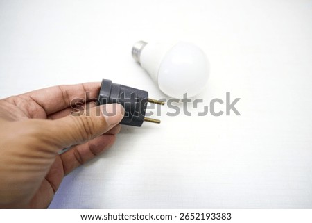 Standard E27 socket for incandescent and LED bulbs