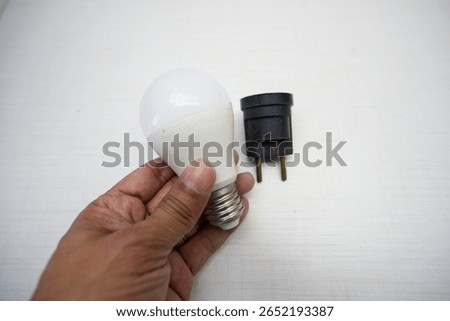 Standard E27 socket for incandescent and LED bulbs