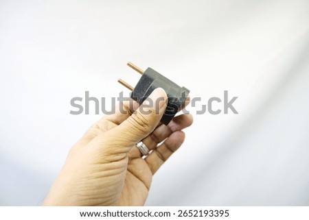 Standard E27 socket for incandescent and LED bulbs