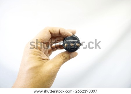 Standard E27 socket for incandescent and LED bulbs