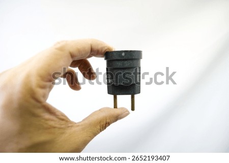 Standard E27 socket for incandescent and LED bulbs