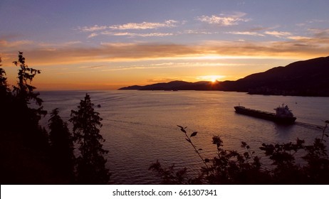 Stanley Park Prospect Point Lookout - Sunset & Ship