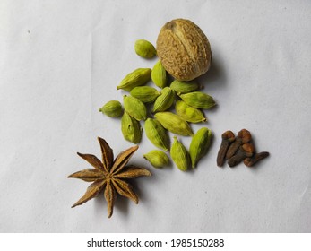 Star Anise, Cardamom, Nutmeg And Clove Spices