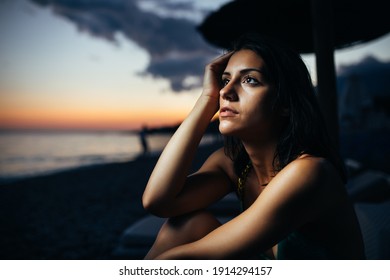 Stargazing Woman At The Beach At Sunset. Relaxing Mindful Evening In Nature, Looking At The Meteor Shower. Impressive Star Night Sky.Beautiful Milky Way View.Constellation Curiosity And Horoscope