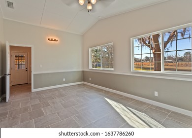 Starke, Florida / USA - February 6 2020: Florida Room Or Sunroom With Lots Of Windows And Beautiful View
