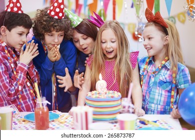 1,200,049 Niño y pastel Images, Stock Photos & Vectors | Shutterstock