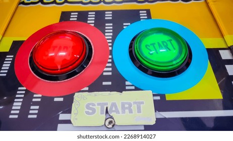 the start button is red and green