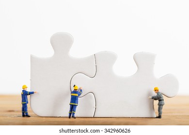 Start Up Your Business Idea Of Engineer Team With Jigsaw Puzzle.