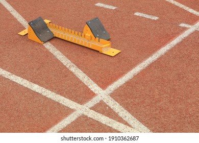 The starting gear is on the plastic track on the playground