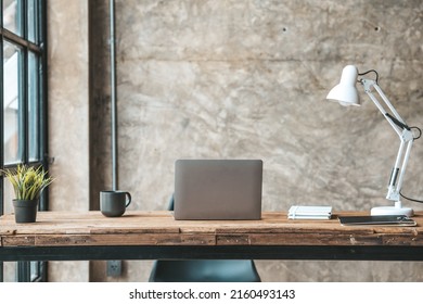 Startup Company Desks, Empty Offices, Office Spaces In Marketing Staff's Offices, Desks With Office Equipment For Work, Window Desks, Meeting Rooms In Startup Companies. Office Desk Placement Ideas.