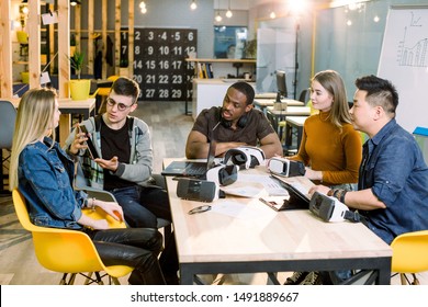 Startup Diversity Teamwork Brainstorming Meeting Concept. Business Team Coworker Global Sharing Economy Laptop Graph Screen. People Working Planning Start Up