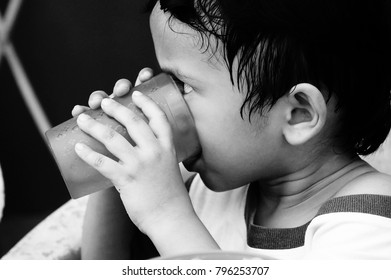 Starving Street Kids Eating Noodles In Black And White Colour Tone