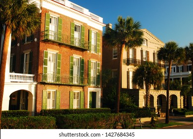 Stately Antebellum Homes Line The Waterfront Of Charleston, South Carolina