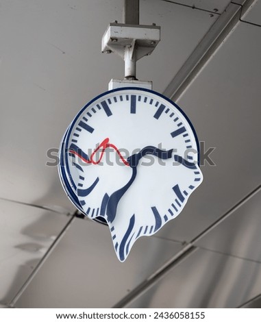 station clock of Deutsche Bahn without Logo, time is running out