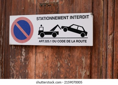 stationnement interdit code de la route french text means risk car impound Traffic Laws front of personal home entrance door garage panel vehicle sign evacuation
