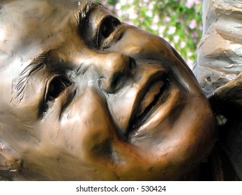 statue