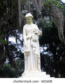 statue