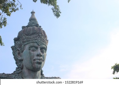 Statue Dewata Bali Garuda Wisnu Kencana Stockfoto 1522819169 | Shutterstock