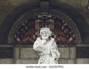 Statue of Elizabethan Era Seaman (close up) in front of the Bristol Council House in Bristol, England, Charles Wheeler Circa 1950, summer 2019
