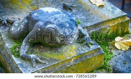Statue of a frog in Sintra