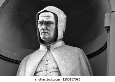 The Statue Of Giotto Outside The Uffizi Colonnade In Florence. Sculpted By Giovanni Dupre, 1845