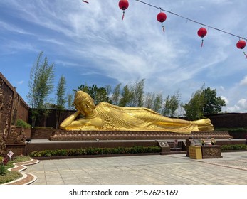 The statue of the Golden Sleeping Buddha in Bintan to be precise at Vihara Dharma Shanti – Tanjung Uban, North Bintan