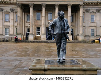 Statue Of Harold Wilson Infront Of Huddersfield Train Station Yorkshire England 22/08/2019 By Roy Hinchliffe