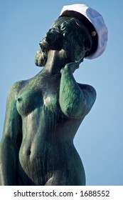 statue with a hat