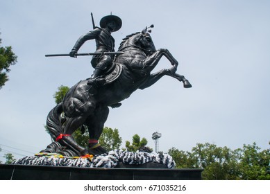 Statue of hero