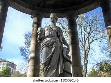 Statue of Hygeia, in the UK, Scotland, Lothian, Edinburgh, Water of Leith Walkway, View of the St Bernards Well.