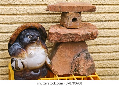 japanese tanuki raccoon dog statue