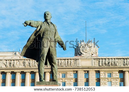 The statue of Lenin.
