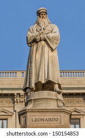 Statue of Leonardo da Vinci in MIlan