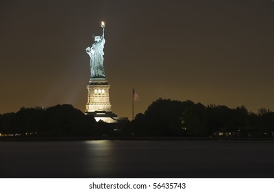 Statue Of Liberty Photographed At Night