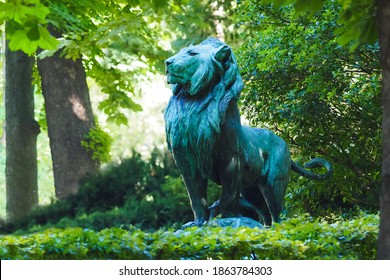 Statue of a lion, Luxembourg gardens in Paris, France. Le Lion de Nubie et sa Proie or Nubian Lion and his Prey statue by Auguste Cain