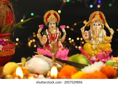 Statue Of Mata Lakshmi And Bhagwan Ganpati Bapa With Kalash, Pooja Thali, Shankh Agarbatti. Diwali Puja , New Year, Deepawali Or Shubh Deepavali Theme