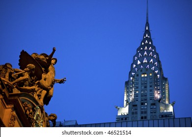 Статуя Меркурия в Большом Центральном Терминале в Нью-Йорке, с Здание Крайслер на заднем плане