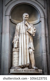 Niccolo Machiavelli Statue By Lorenzo Bartolini Foto Stok 671103433 ...