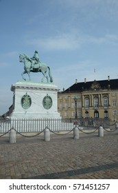 Statue and Palace